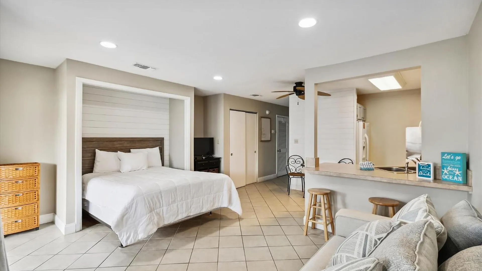 Sandpiper Cove 8132- By Holiday Isle Properties Destin
